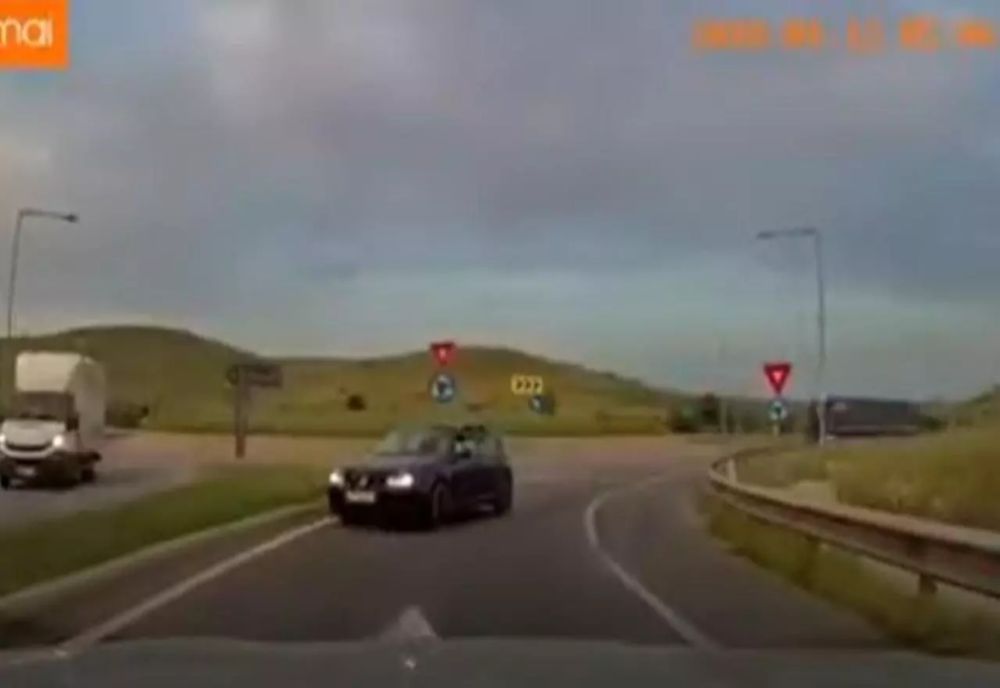 VIDEO | Mașină filmată pe contrasens, pe Autostrada Transilvania! Poliția îl caută pe şoferul din Satu Mare