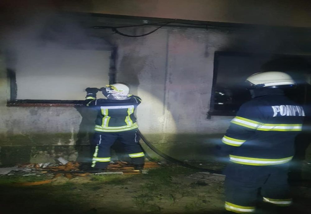 FOTO | Apartament cuprins de flăcări în Satu Mare! Incendiul a izbucnit de la o ţigară 