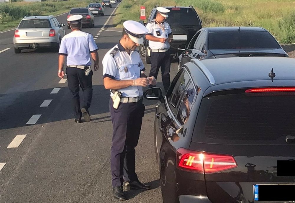 Peste 130 de sancțiuni contravenționale, aplicate de polițiștii sătmăreni, în trafic! Zece șoferi au rămas fără permise