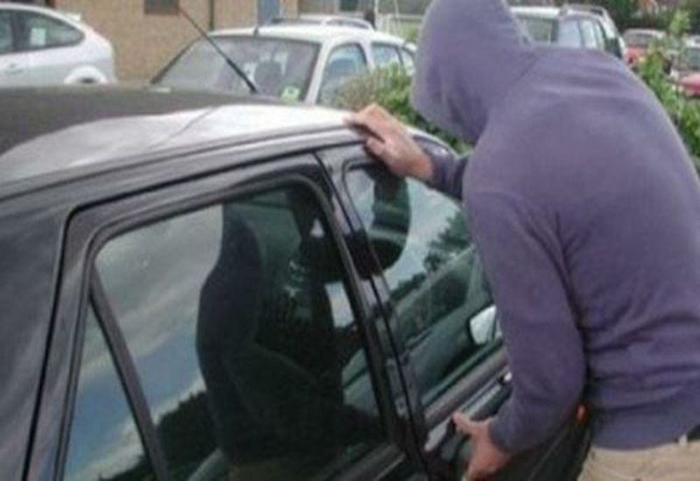 Sătmărean reținut de polițiști pentru că ar fi sustras bunuri dintr-un autoturism parcat în Baia Mare