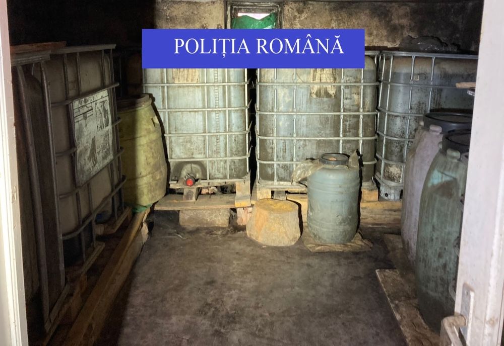 Aproape 10.000 de litri de alcool confiscaţi de la un bărbat din Certeze (FOTO)