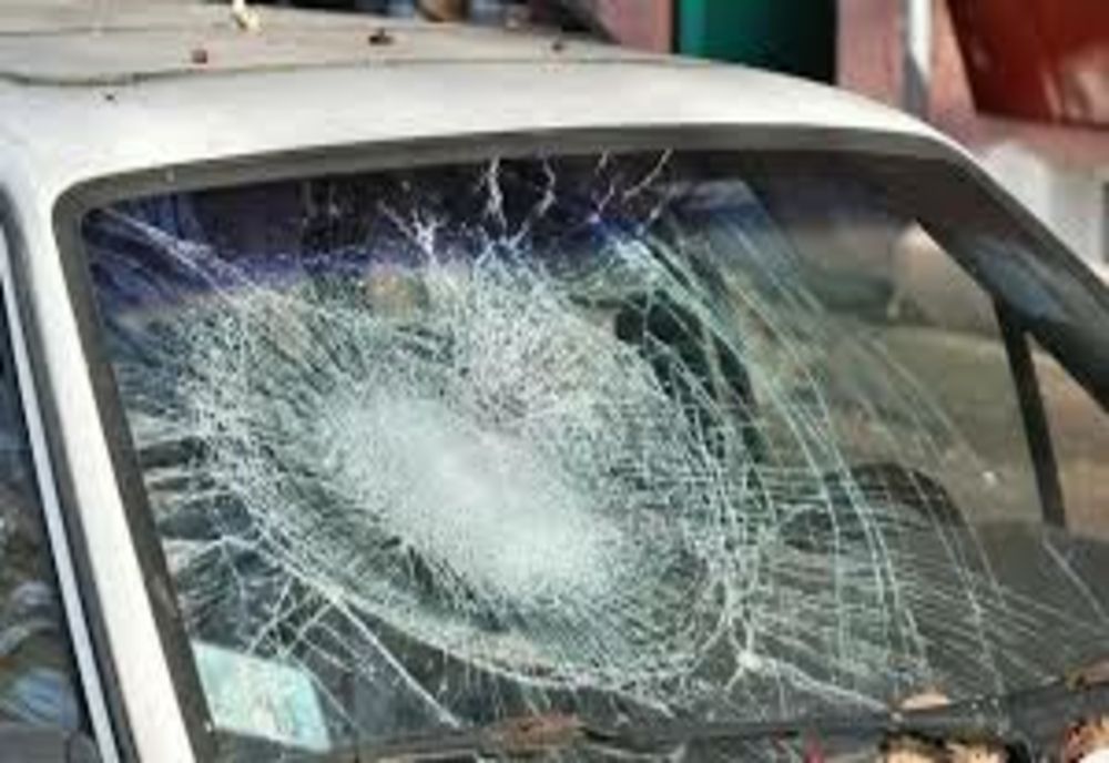 Sătmărean cercetat de oamenii legii după ce a spart parbrizul unei maşini