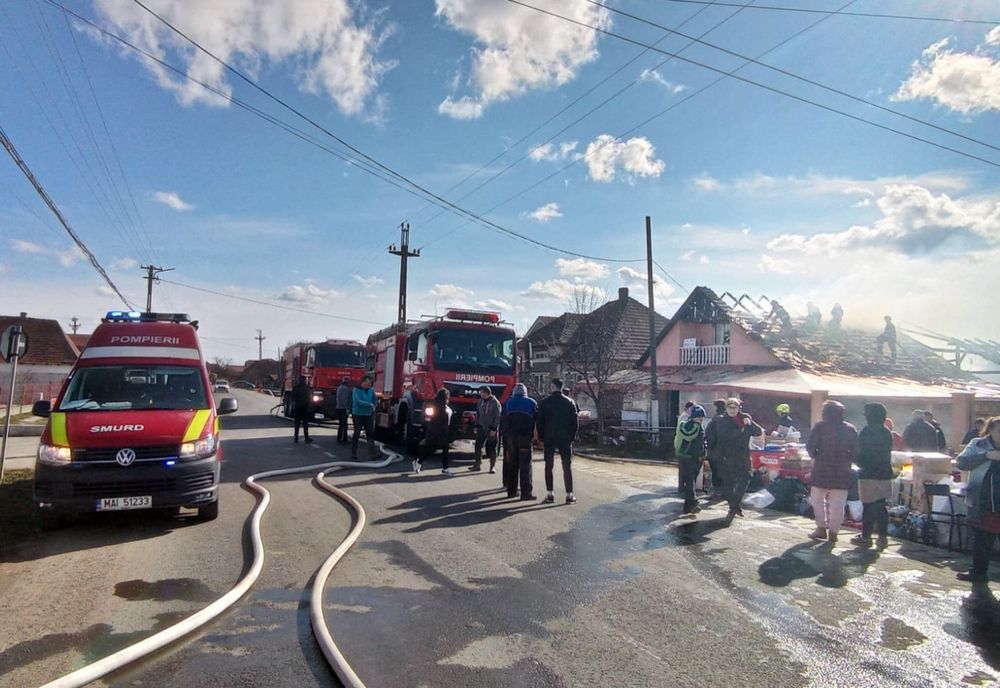 Magazin din Gelu, afectat de un incendiu