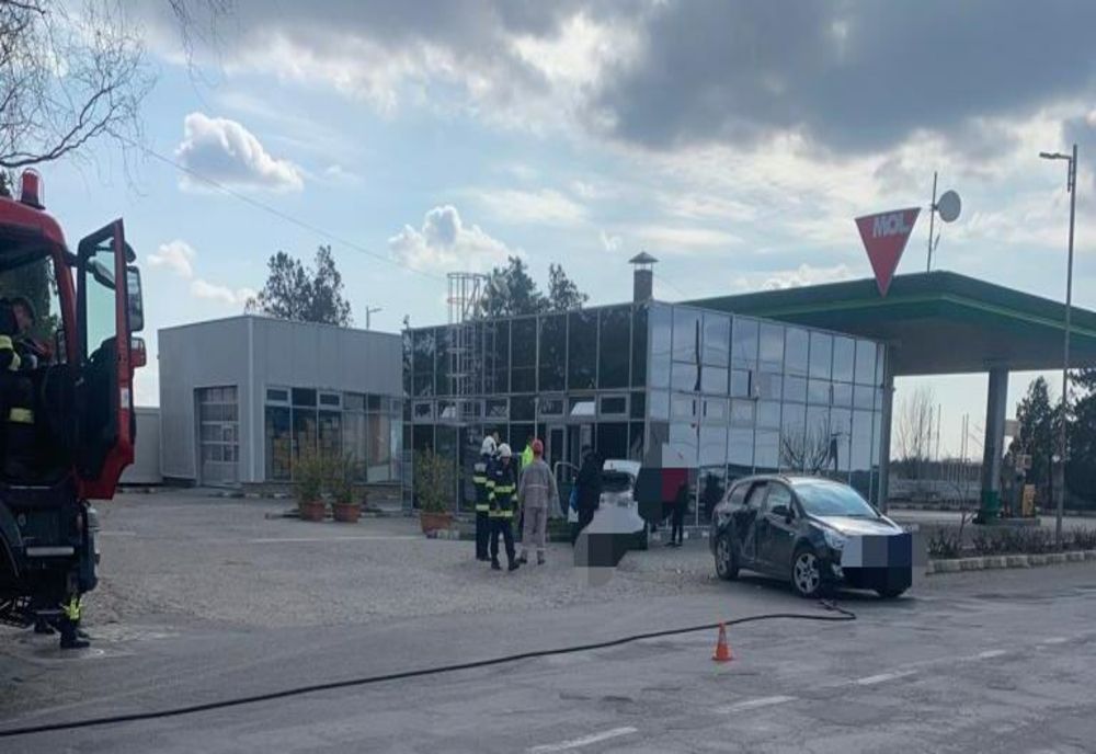 Accident cu două maşini în Carei! O femeie a ajuns la spital (FOTO)