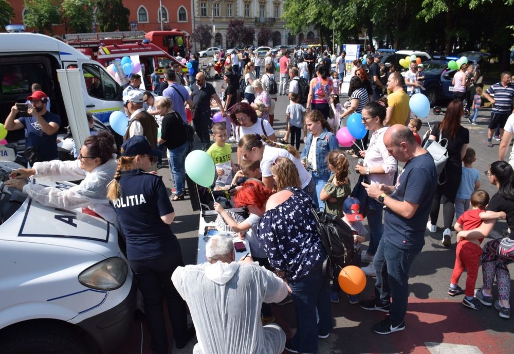 FOTO: Polițiștii sătmăreni, alături de cei mici, de 1 Iunie
