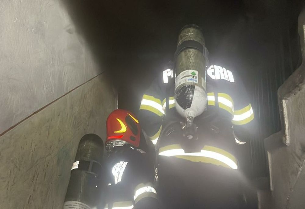 Incendiu noaptea trecută într-un bloc din Satu Mare