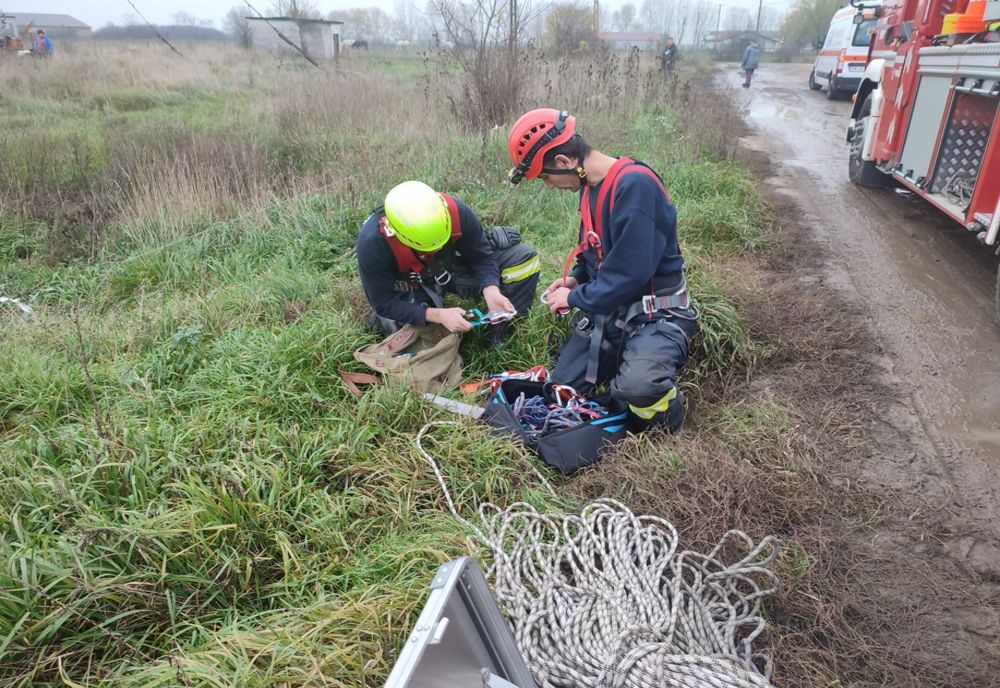 Bărbat intoxicat la o înălţime de 25 de metri! Efectua lucrări la un turn de apă (FOTO)