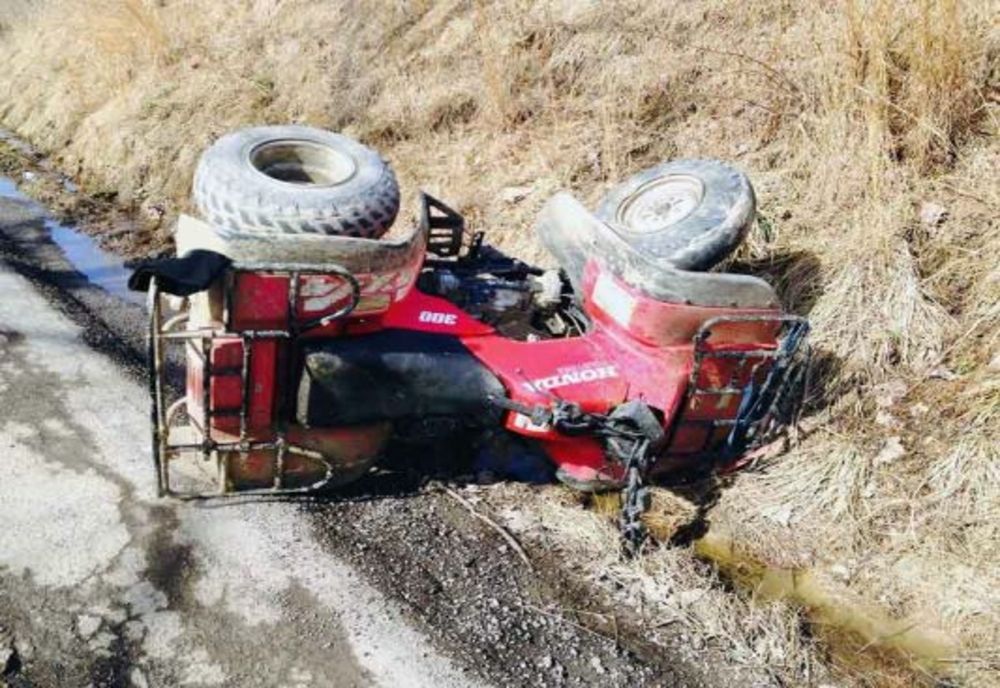 Bărbat din Satu Mare rănit după ce s-a răsturnat cu ATV-ul