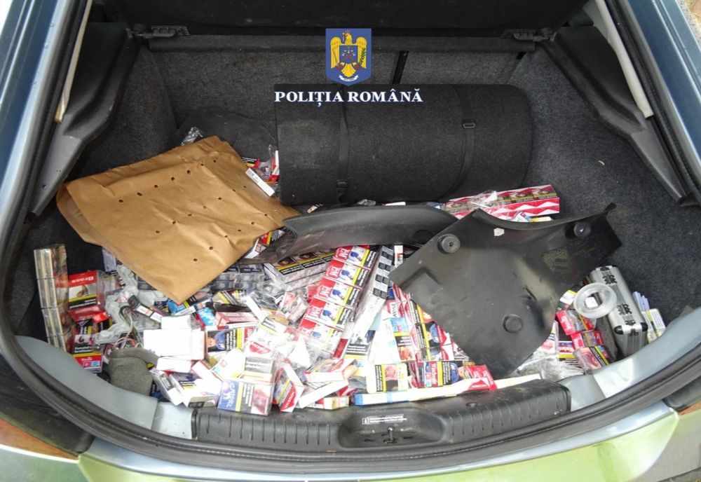 Tânăr din Halmeu care transporta ilegat țigarete, depistat de polițiștii sătmăreni