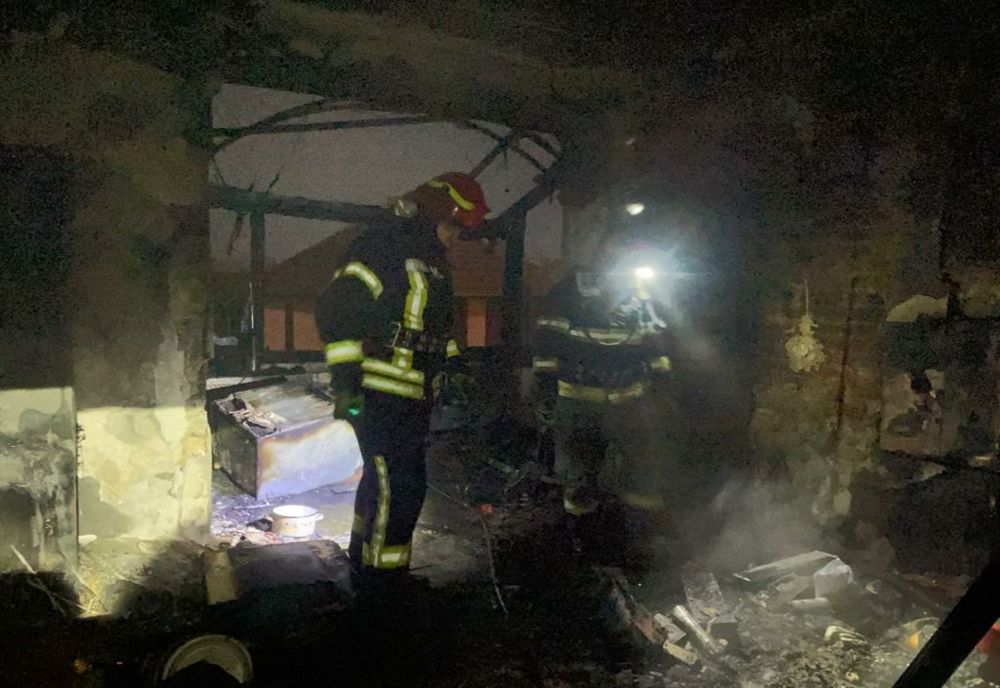 Casă din Petrești, afectată de un incendiu