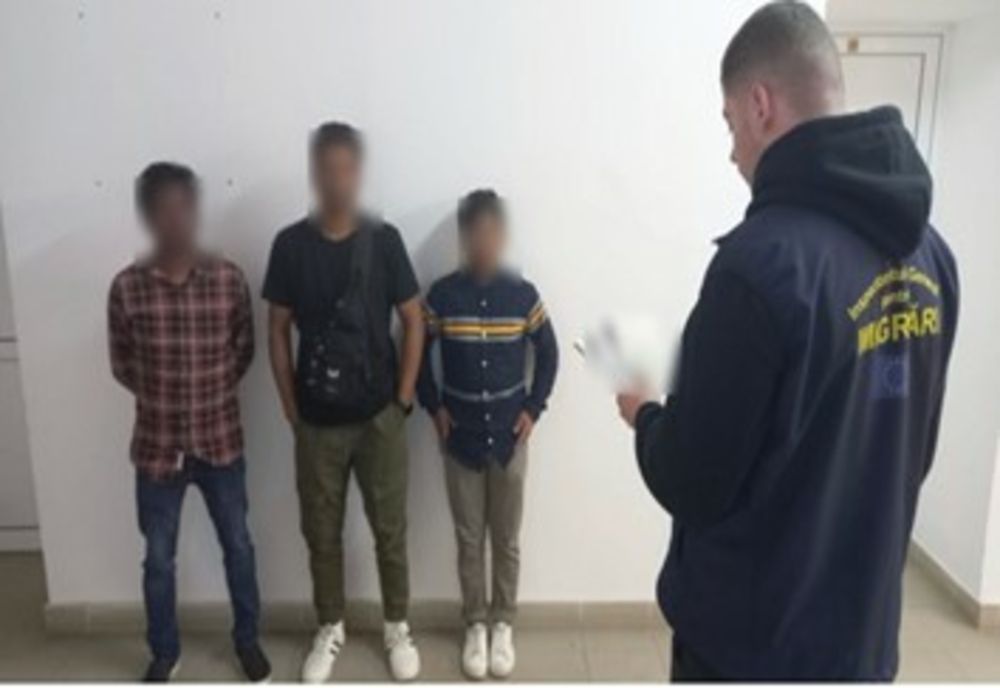 Veniți legal la muncă în România, trei bengalezi nu și-au prelungit dreptul de ședere! Polițiștii de la Imigrări Satu Mare i-au trimis acasă
