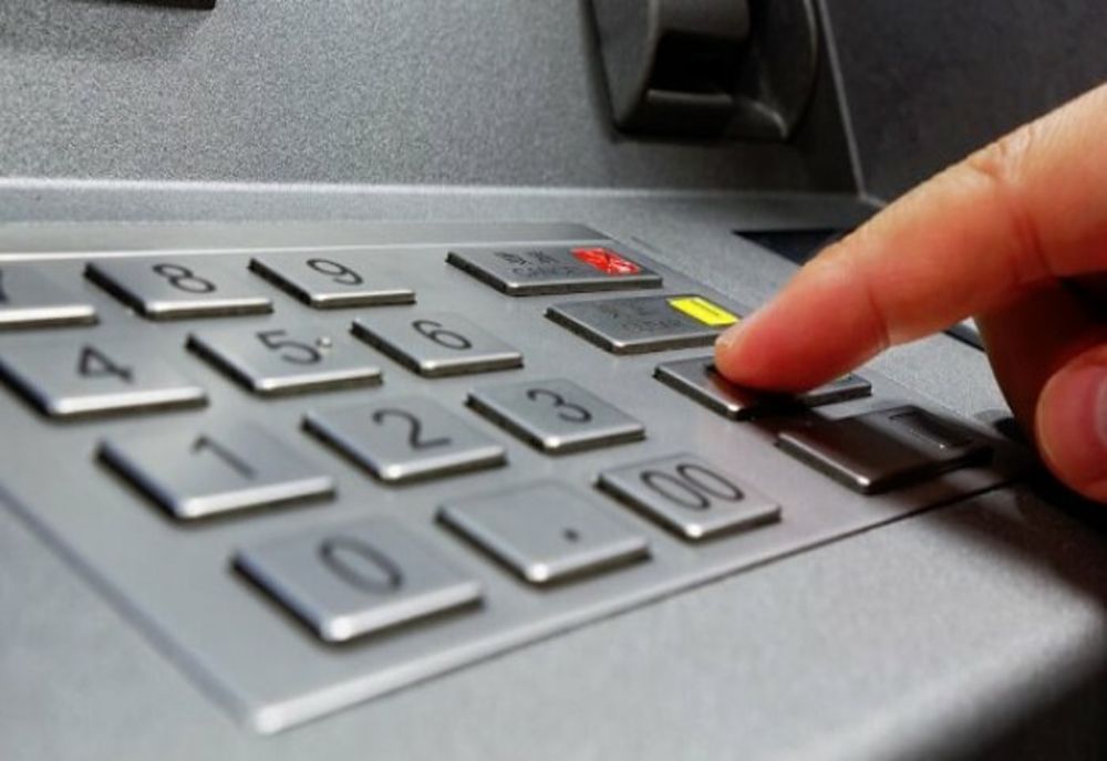 A furat 1350 de lei dintr-un bancomat din Satu Mare | Poliţiştii l-au prins la scurt timp după furt