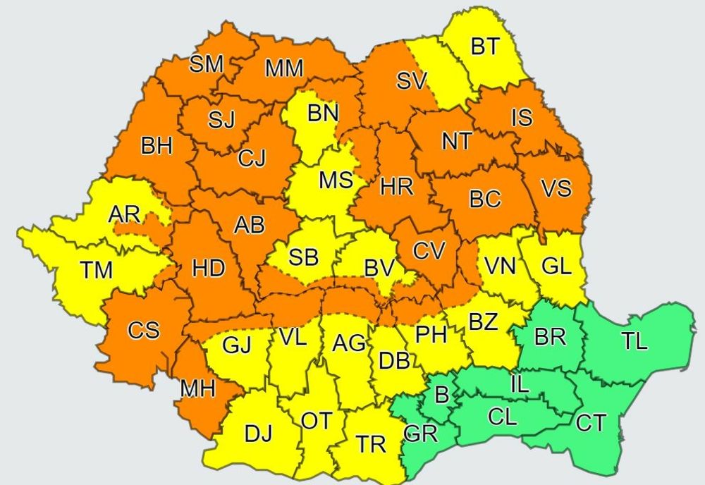 Cea mai mare parte a ţării, sub avertizări cod portocaliu şi galben de furtuni, până vineri dimineaţă / În sud şi est este în continuare caniculă 