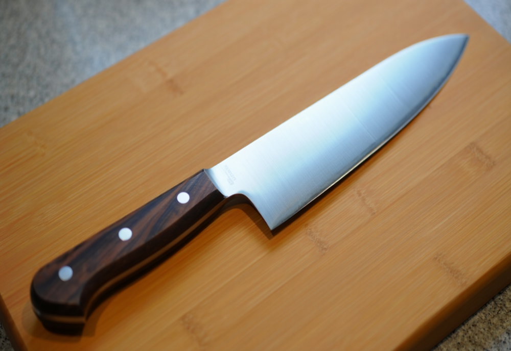 ATRAS ÎN CAPCANĂ DE O PROSTITUATĂ, UN BUCUREȘTEAN A FOST JEFUIT ȘI AMENINȚAT CU CUȚITUL