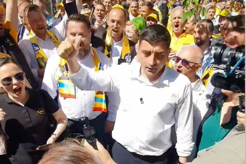 GEORGE SIMION ȘI-A ANUNȚAT PREZENȚA LA SÂMBRA OILOR