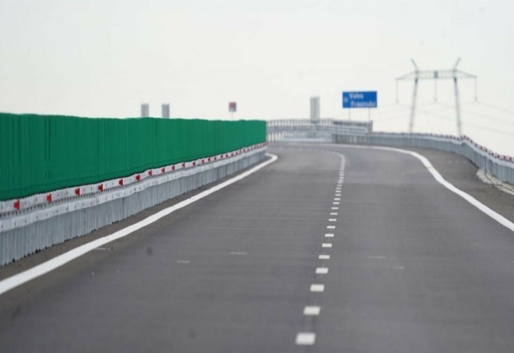 LUCRĂRILE PE LOTUL 2 AL AUTOSTRĂZII A7, APROAPE DE FINALIZARE. GRINDEANU: „CIRCULAȚIA S-AR PUTEA DESCHIDE LA SFÂRȘIT DE IUNIE”