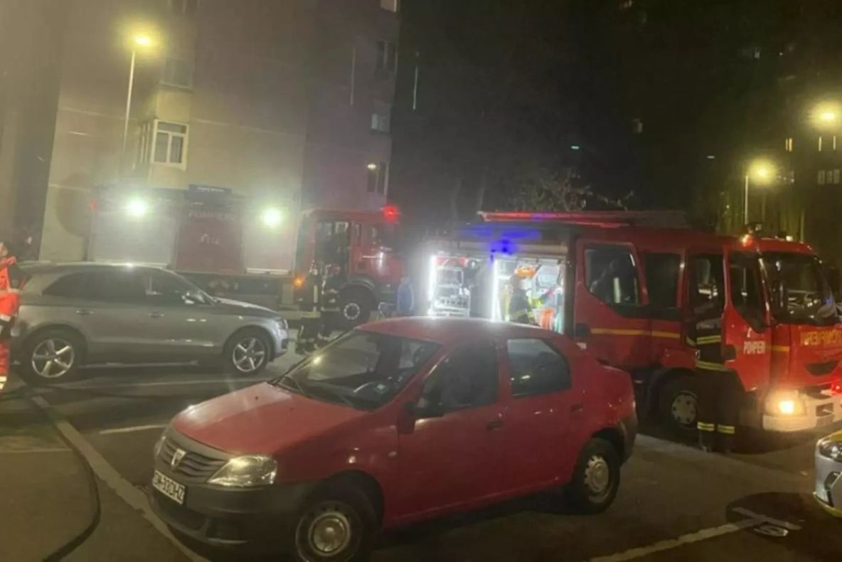 Panică într-un bloc din Satu Mare. 15 persoane au fost evacuate din cauza degajărilor de fum din subsol