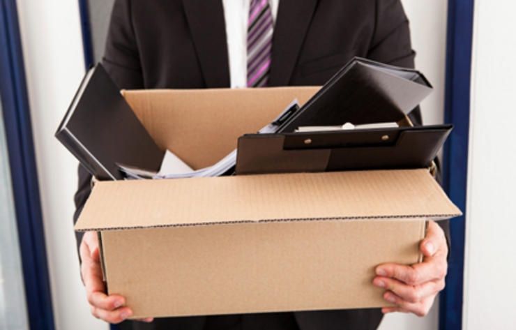 Criză pe piața muncii: peste 200.000 de români vizați de concedieri în 2026