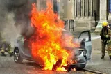 Români prinși în violențele din Belfast: „Ne-au incendiat casele. Am fugit cu copiii”