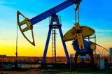 Prețul petrolului crește cu aproape 2% după atacurile SUA asupra Iranului și noile sancțiuni impuse Teheranului