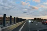 Inconștiență la volan pe Autostrada A1. A mers pe contrasens, a provocat un accident în lanț și a fugit