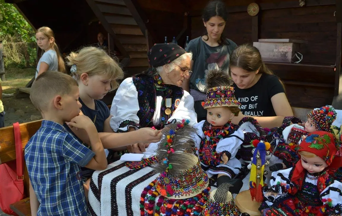 Pe ulitele Satului 2