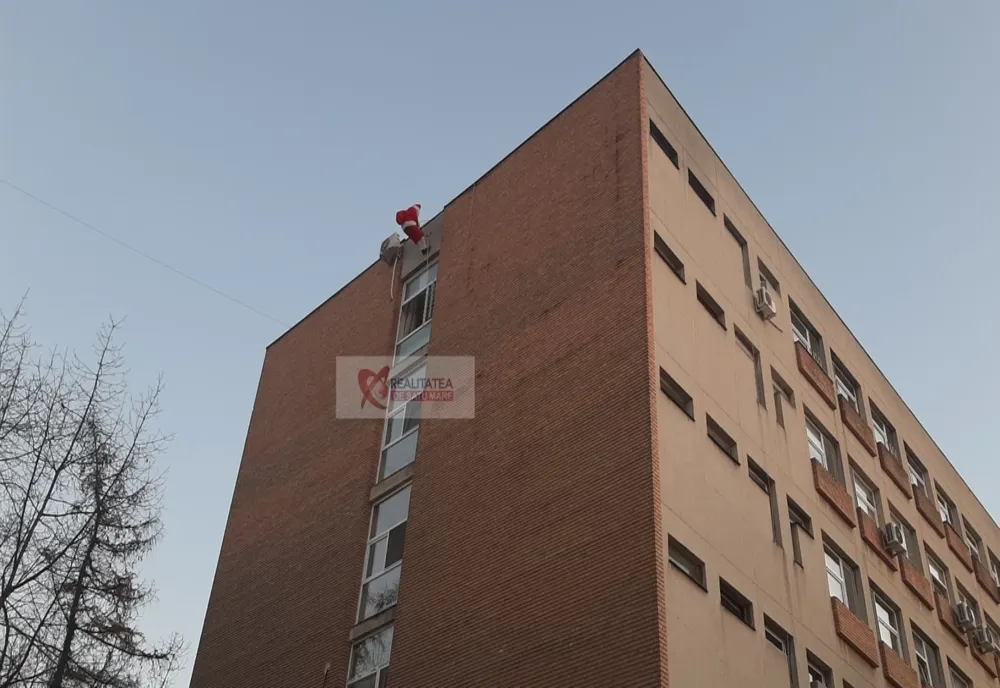 Copiii bolnavi de la Pediatrie, vizitați de Moș Nicolae