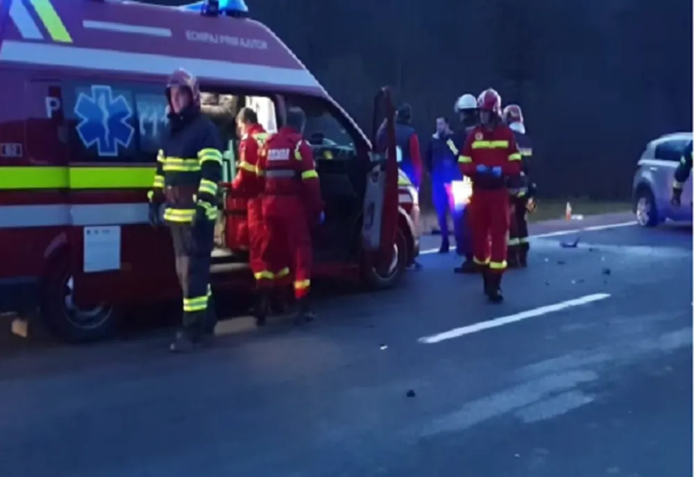 Accident în județ. Doi minori, răniți. Șoferul vinovat a fugit de la fața locului