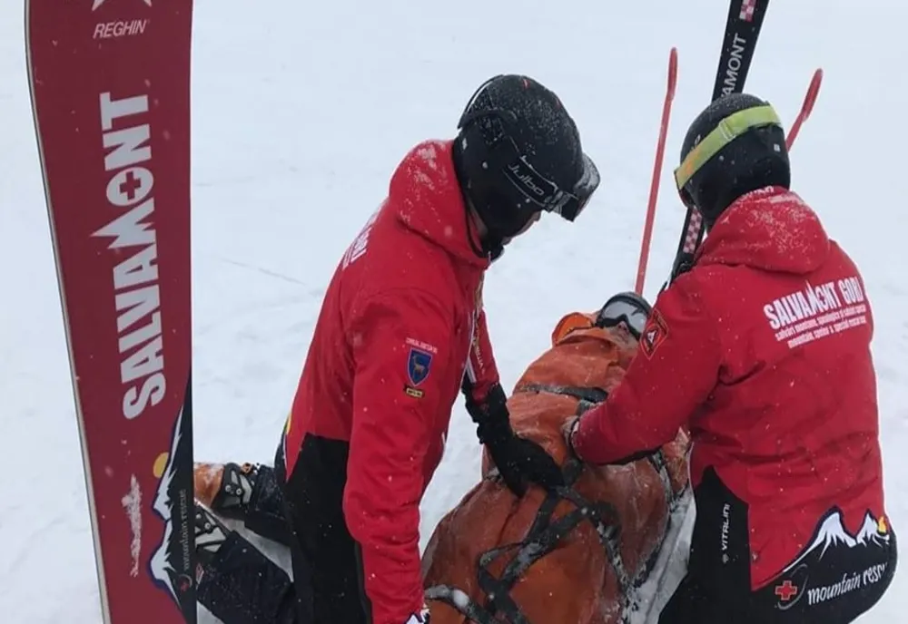 Sătmărean rătăcit în munţii din Maramureş. A fost salvat de salvamontişti