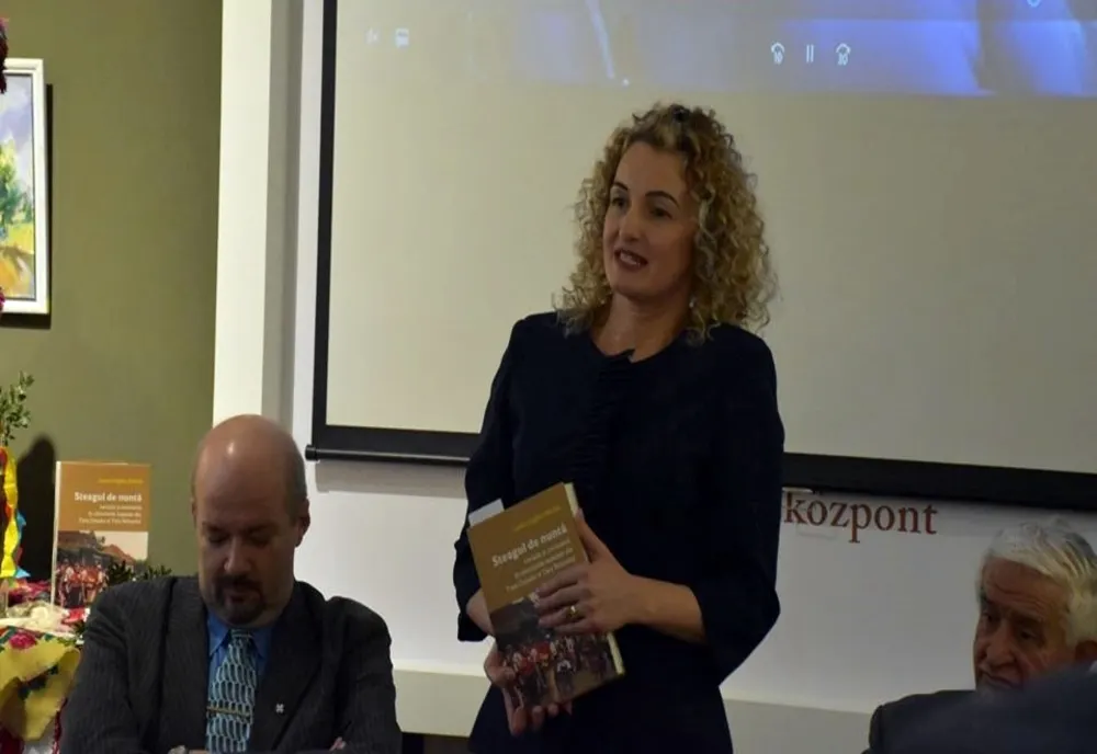 Laura Cergheș – Marina și-a lansat cartea ”Steagul de nuntă” 