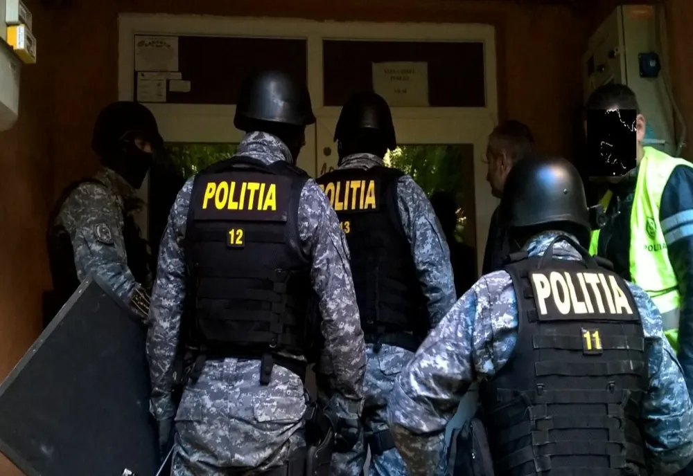 Percheziţii la o firmă din Satu Mare! Peste 30 de persoane au fost duse la audieri