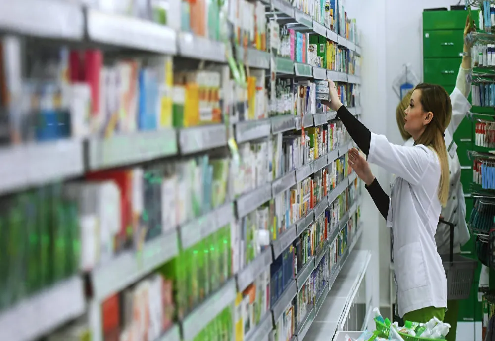 Tinere care au furat cosmetice dintr-o farmacie, prinse de un jandarm din Carei aflat în timpul liber