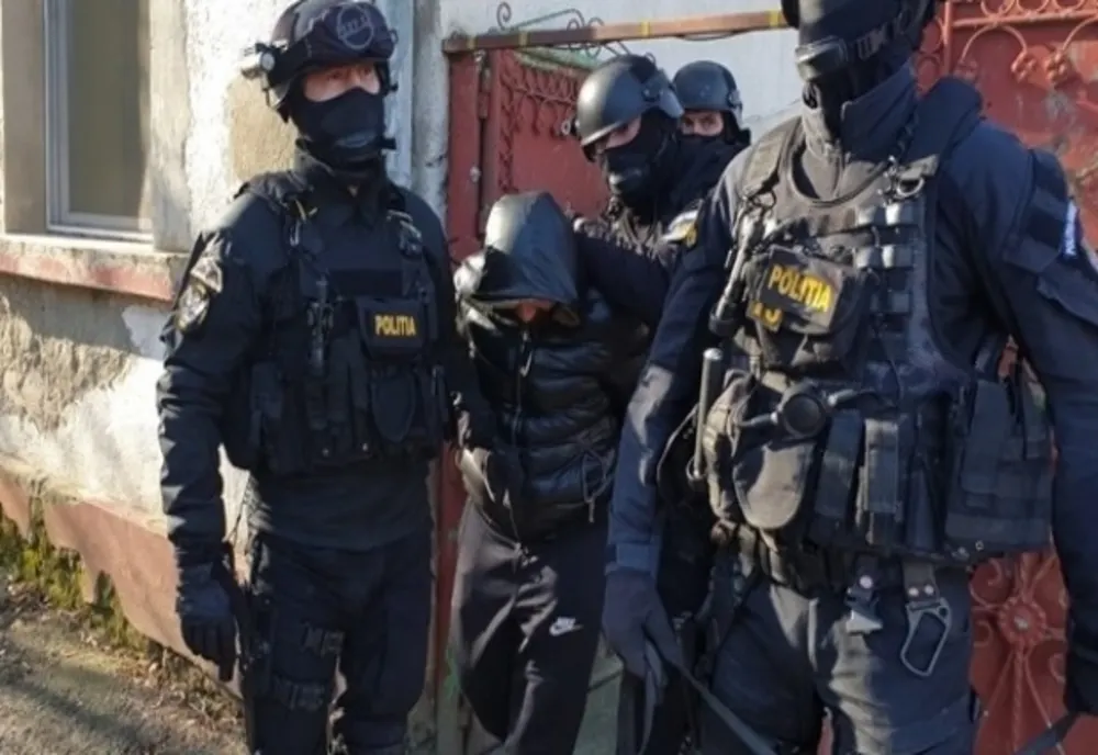 42 de percheziţii în Satu Mare şi Bihor într-un dosar de camătă şi contrabandă! 14 persoane duse la audiere