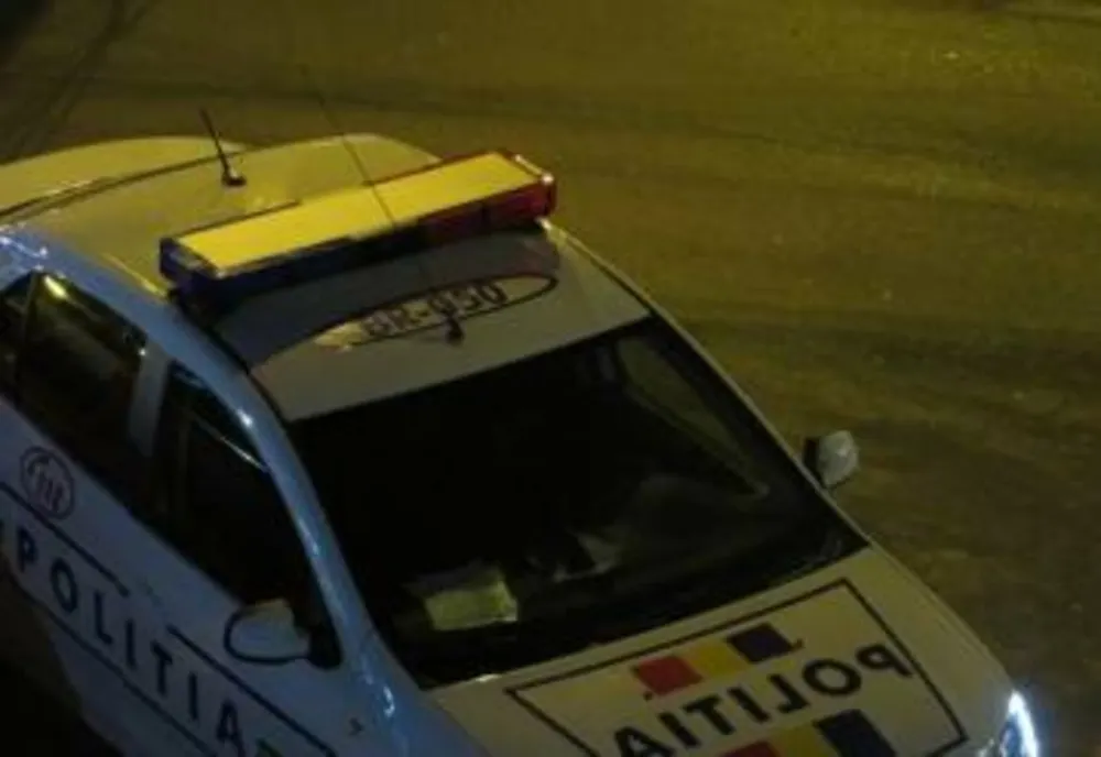 Locuinţă spartă în Moișeni! Suspectul a furat alcool şi bijuterii