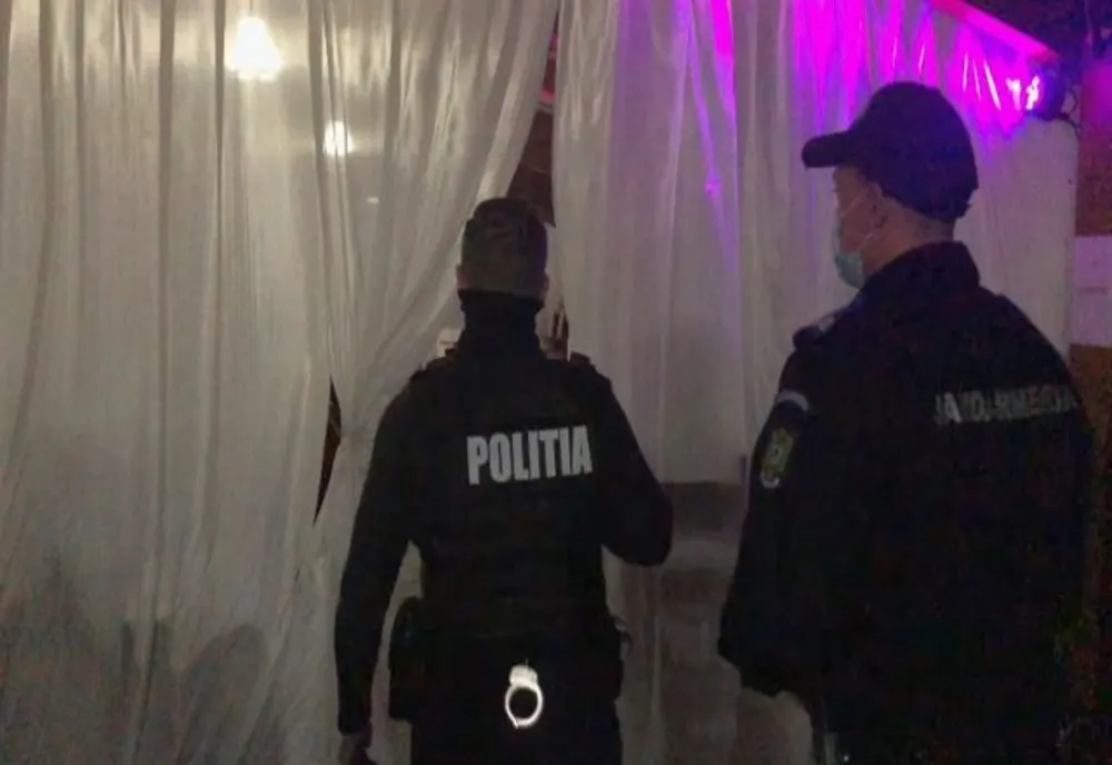 Petrecere organizată la Căminul Cultural din Bixad "stricată" de poliţişti