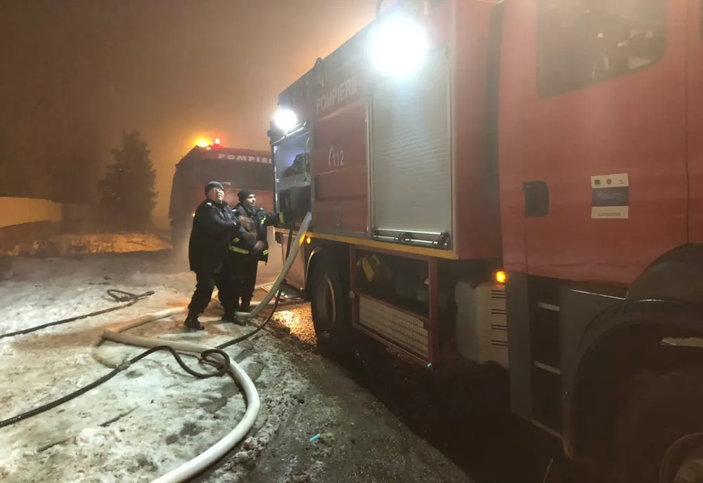 Incendiu la o hală din Satu Mare! Un bărbat a fost găsit decedat