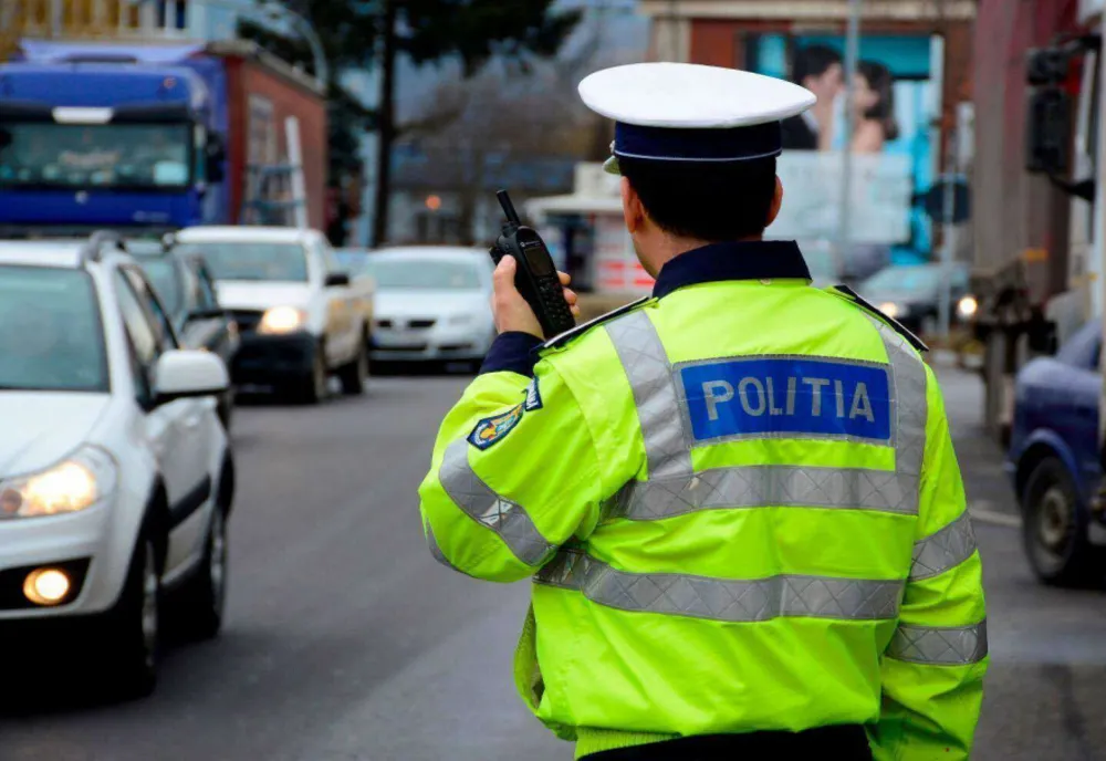 Autoturism aflat sub sechestru depistat de polițiști în trafic