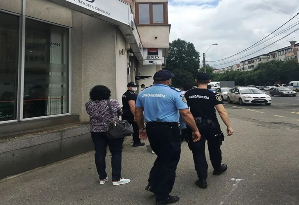 Zeci de sătmăreni care nu au respectat măsurile de protecție individuală au fost sancţionaţi