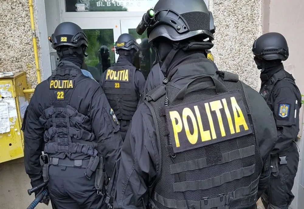 Percheziţii la traficanţii de droguri din Satu Mare! 7 persoane au fost duse la audieri