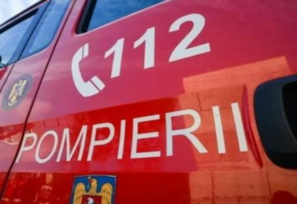 Incendiu la acoperișul unei case din Stau Mare! Un bătrân a murit intoxicat cu fum