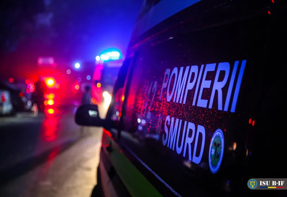Două fete de 17 şi 18 ani rănite într-un accident în judeţul Satu Mare! Şoferul de 18 ani a intrat cu maşina într-un stâlp