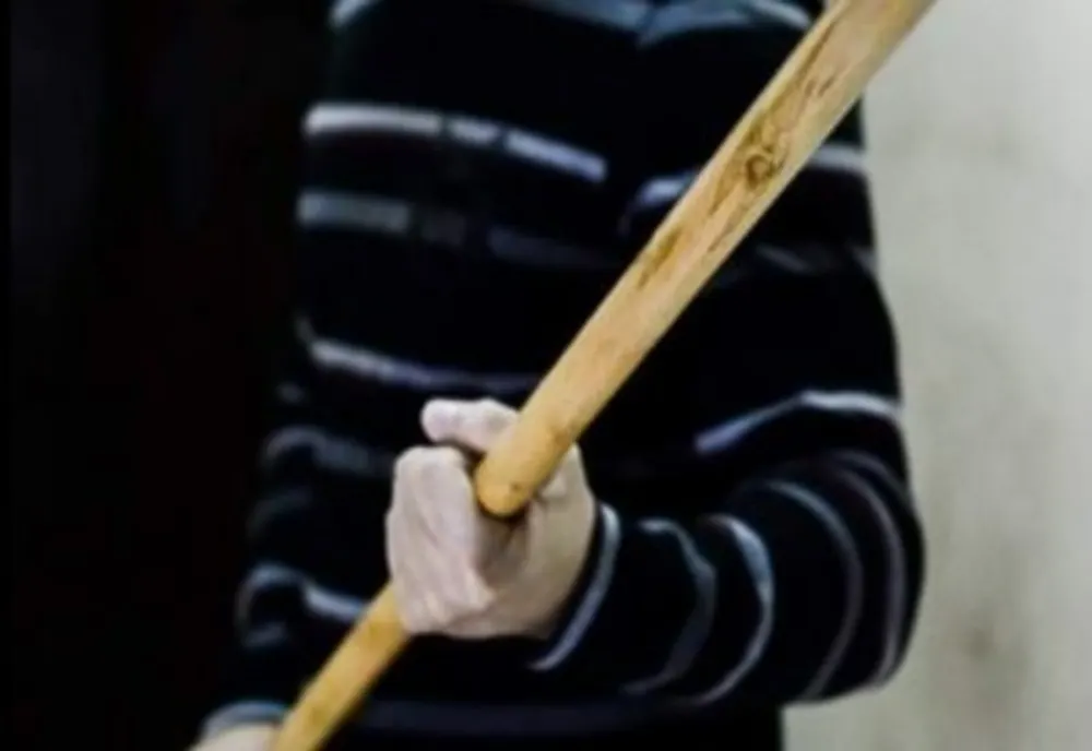 Scandal pe un câmp de lângă Lucăceni! Doi bărbaţi s-au luat la bătaie