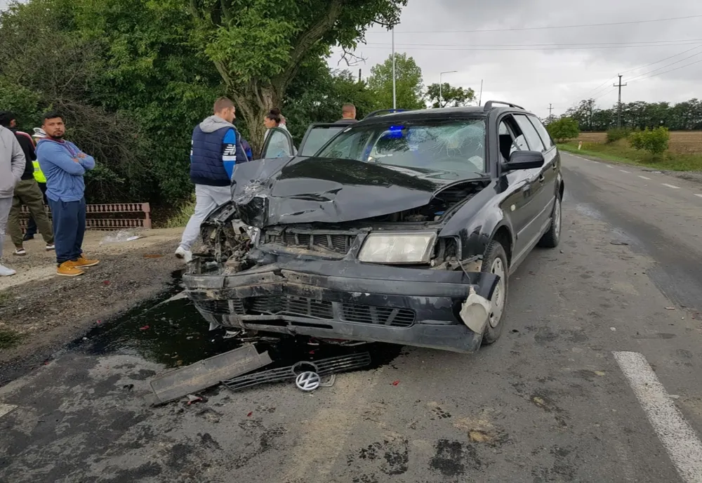 Accident cu 6 victime în Odoreu! Impact violent între două maşini (FOTO)