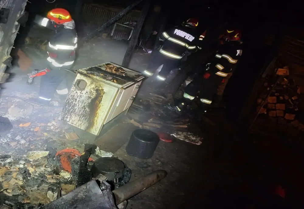Incendiu în Lechinţa! Pompierii au reuşit să salveze o casă 