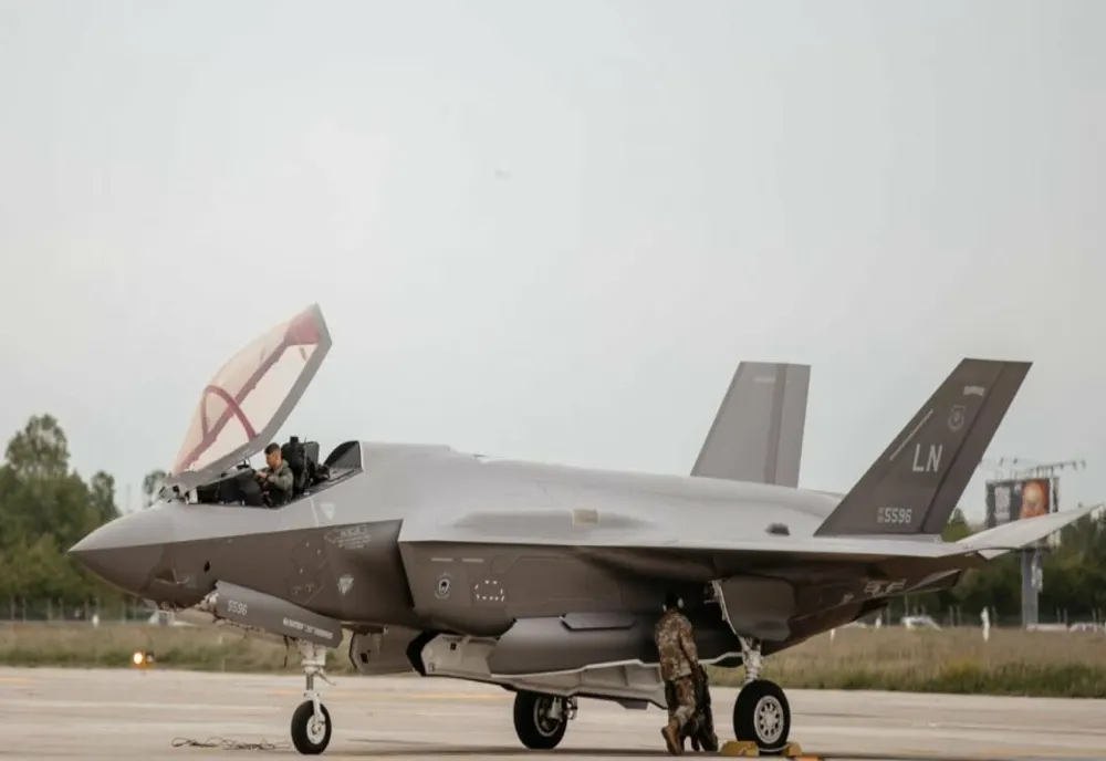 CUMPĂRAREA A 32 DE AVIOANE DE LUPTĂ F-35, ÎN DEZBATEREA RAPIDĂ A ALEȘILOR