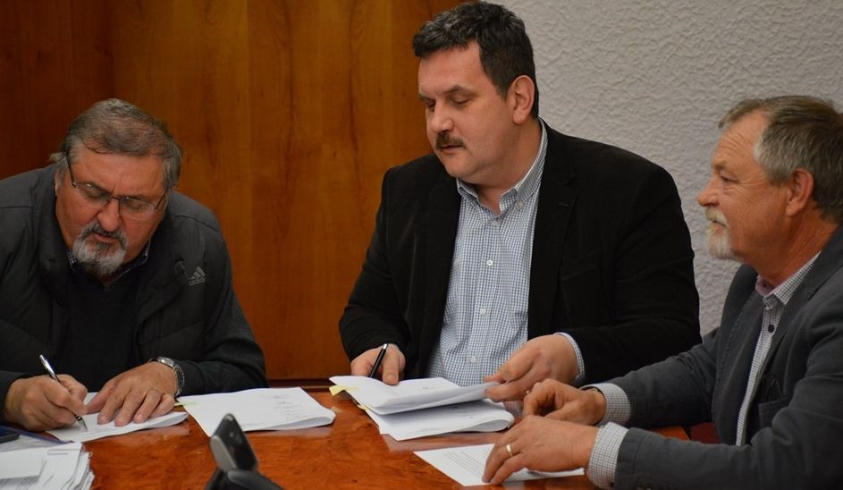 semnare contract drum