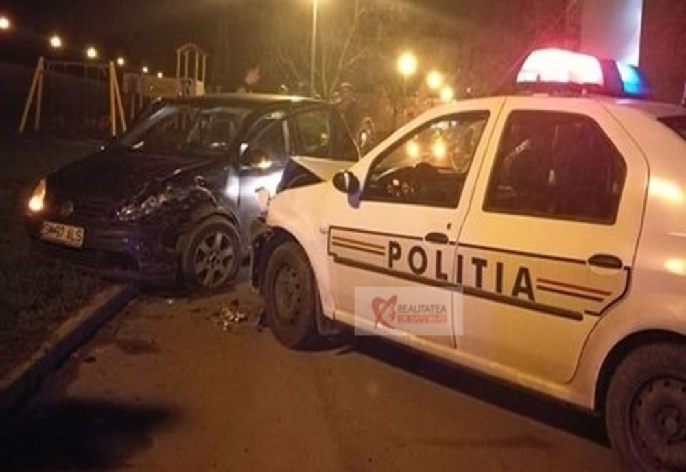 Coliziune frontală cu o autospecială a poliției, în municipiu