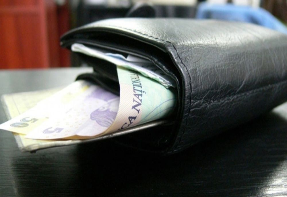 A furat portofelul proprietarei de pe tejgheaua magazinului