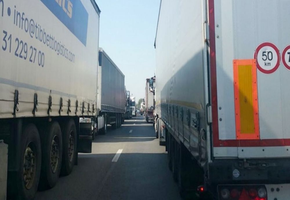 Vama Petea: 120 de minute de așteptare pentru șoferii de camioane