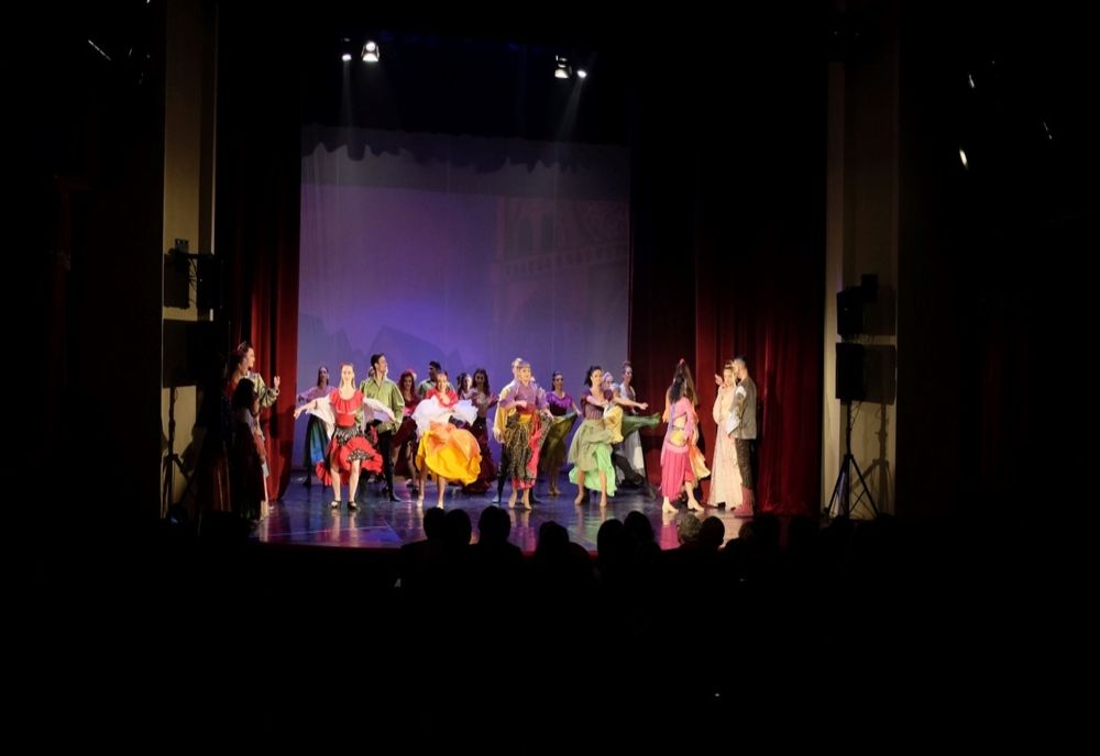 Un balerin și coregraf cu renume național și internațional, pe scena Teatrului municipal Carei